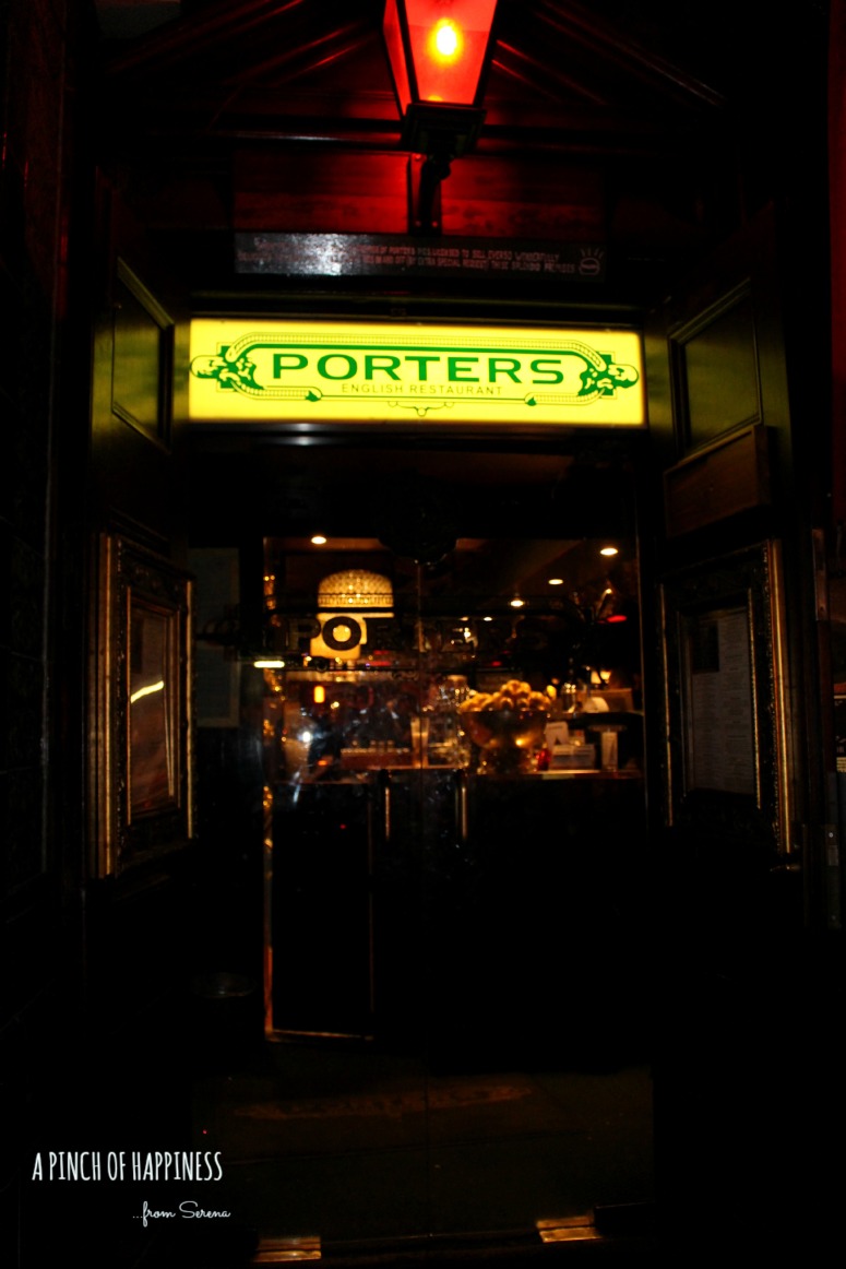 london, Dinner at Porters